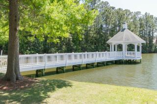 The Salty Fairway, Golf Course Condo with Resort Style Pool, 5 Miles from Beach, Fully updated - Myrtle Beach - 3