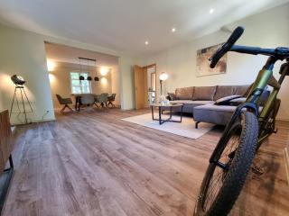 Klimaanlage, 5 Sterne Bahnhoftraum, Appartement "Waldliebe" 133qm, große Terrasse 70qm, QR Code scannen für virtuellen Rundgang, Premium Ausstattung - Braunfels - 0