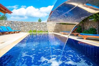 Havuzu Korunaklı Jakuzili Villa - 9