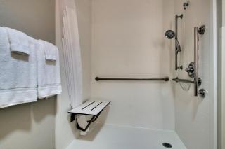 Holiday Inn Express Hotel & Suites Cedar Rapids I-380 at 33rd Avenue by IHG - Cedar Rapids - 6