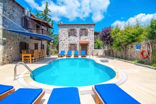 Merkezi Konumda Özel Havuzlu Taş Villa - 9