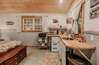 72MF - Rustic - Pets Ok - Sleeps 2 cabin - 6
