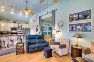 Ocean Views and Walk to Shore Crystal Beach Home! - Crystal Beach - 0