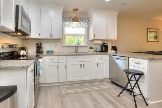 Barefoot Retreat - Oak Island - 1