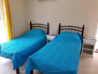 STUDIO Apt 9 Bright comfy with pool on South Coast - Bridgetown - 3