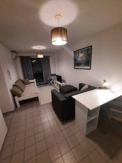DEPARTAMENTO CÉNTRICO, a METROS de la UNIVERSIDAD, 3 PERSONAS, GARAJE AUTO CHICO - La Plata - 9