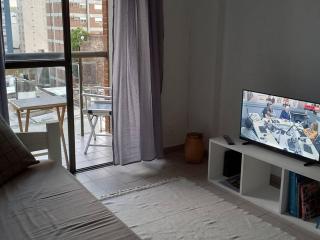 DEPARTAMENTO CÉNTRICO, a METROS de la UNIVERSIDAD, 3 PERSONAS, GARAJE AUTO CHICO - La Plata - 3