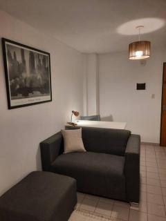 DEPARTAMENTO CÉNTRICO, a METROS de la UNIVERSIDAD, 3 PERSONAS, GARAJE AUTO CHICO - La Plata - 2