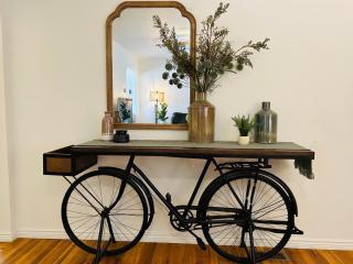 Home Sweet Idahome, feels like home with all the decor you wish you could afford King bed in master, fully fenced dog friendly yard, a few blocks from BSU and downtown Boise, Your perfect stay! - 8