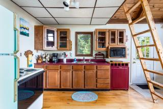 Amazing Views, Hot Tub, WiFi, Deck, & Fire Pit! - Great Cacapon - 5