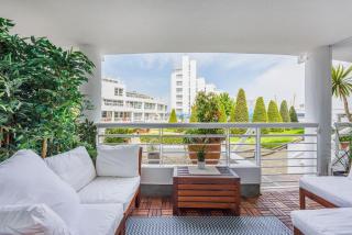 Canary Wharf Apartments By Austin David - 1