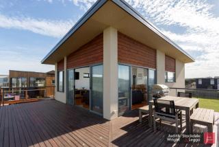 Luxury Retreat at Pristine Surf Beach with wood fireplace - 3