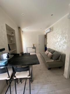 LE SUQUET, OLD TOWN, CANNES CENTER, 2 rooms appt, public parking - Cannes - 8