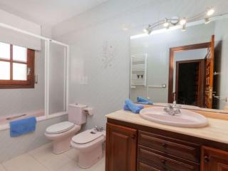 AMPLIO CHALET CON GRAN PISCINA - Les tres Cales - 9