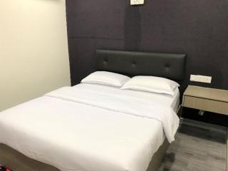 Z Stay Inn Hotel - - 4