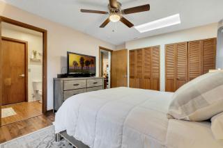 Uhost AI - 4BR Pet-Friendly Retreat w Firepit - 5