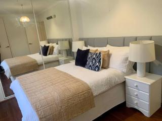 Location, Location, Location! Walk to beach & town - Mornington - 2