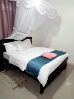 Apartment Sleeps 6 with Free Parking - 7