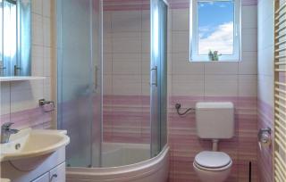 Beautiful Apartment In Donje Rastane - 2