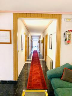 Hotel El Prado by Vivere Stays - Carrascosa del Campo - 4
