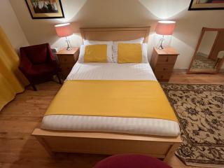 Elegant Rooms and Suites in Knock - Knock - 1