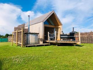 Lushna 1 Mezzanine at Lee Wick Farm Cottages & Glamping - Clacton-on-Sea - 8