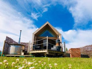 Lushna 1 Mezzanine at Lee Wick Farm Cottages & Glamping - Clacton-on-Sea - 5