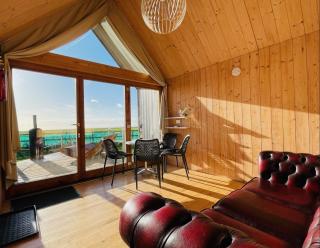 Lushna 1 Mezzanine at Lee Wick Farm Cottages & Glamping - 2