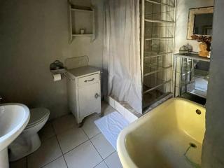The Green Acorn Guest House - 2