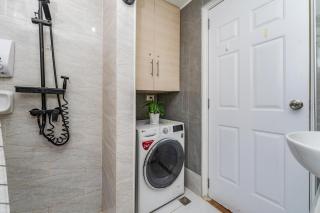 Amani 237, 3 Minutes to Airport, with Gym & Pool, Free Netflix, FAST WI-FI - Pusok - 4