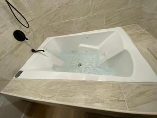 Guest house with big jacuzzi - 8