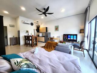 Taman Equine Comfy Studio#Greenery View#4 pax#Aeon Mall - Seri Kembangan - 2