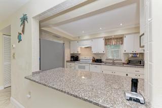 Sea Grape Inn 2- BEACHFRONT Property - Longboat Key - 3