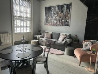 Courtyard Holiday Apartments - Belper - 0