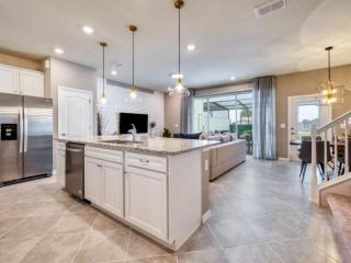 5 Bedrooms-4 Bathrooms- Solterra 7553Os - Davenport - 1