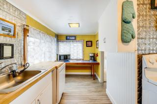 Beachfront Cottage on Seaside Promenade with Hot Tub - Seaside - 5