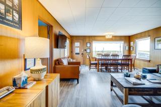 Beachfront Cottage on Seaside Promenade with Hot Tub - Seaside - 2