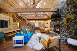 Massive Hochatown Lodge W Spa, Basketball & More - Broken Bow - 5