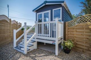 The Studio - 1 Bedroom Cabin - Amroth - 8
