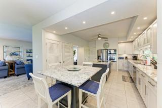Sea Grape Inn8- BEACHFRONT Property - Longboat Key - 4
