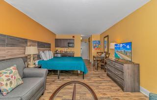 Landmark Resort 714 - Massive Indoor & Outdoor Pools and Lazy Rivers! Sleeps 4! - Myrtle Beach - 3
