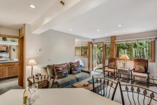 Laurelwood Condominiums 303 - 2