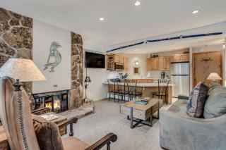 Laurelwood Condominiums 303 - 1