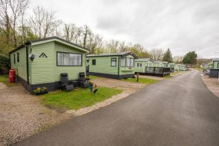 Borwick Lakes Holiday Caravan (Partial Lake View) - Borwick - 8