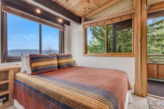 Laurelwood Condominiums 311 - 2