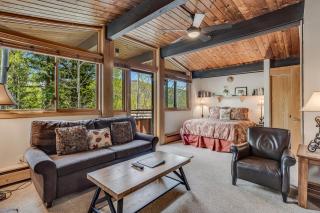 Laurelwood Condominiums 208 - 6