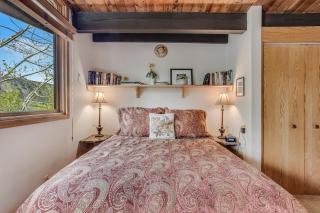 Laurelwood Condominiums 208 - 4