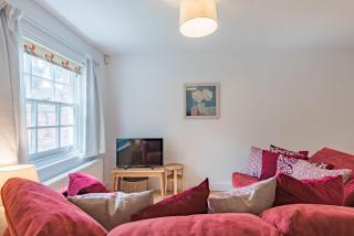 Vine Cottage by Bloom Stays - 2