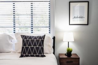 Stylish 2BR 1 Mile From Downtown And The Aquarium - 3