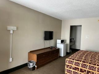 Devils Lake Inn By OYO Near Devils Lake Regional Airport - 1